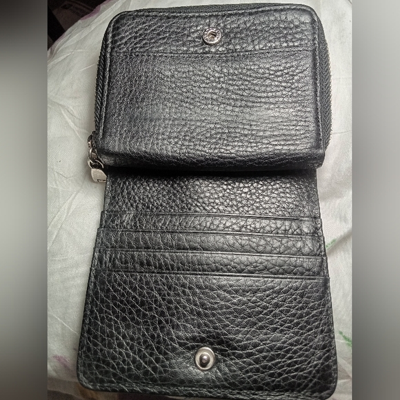 🖤DKNY BLACK ZIPPER AND SNAP WALLET🖤 - Picture 2 of 11